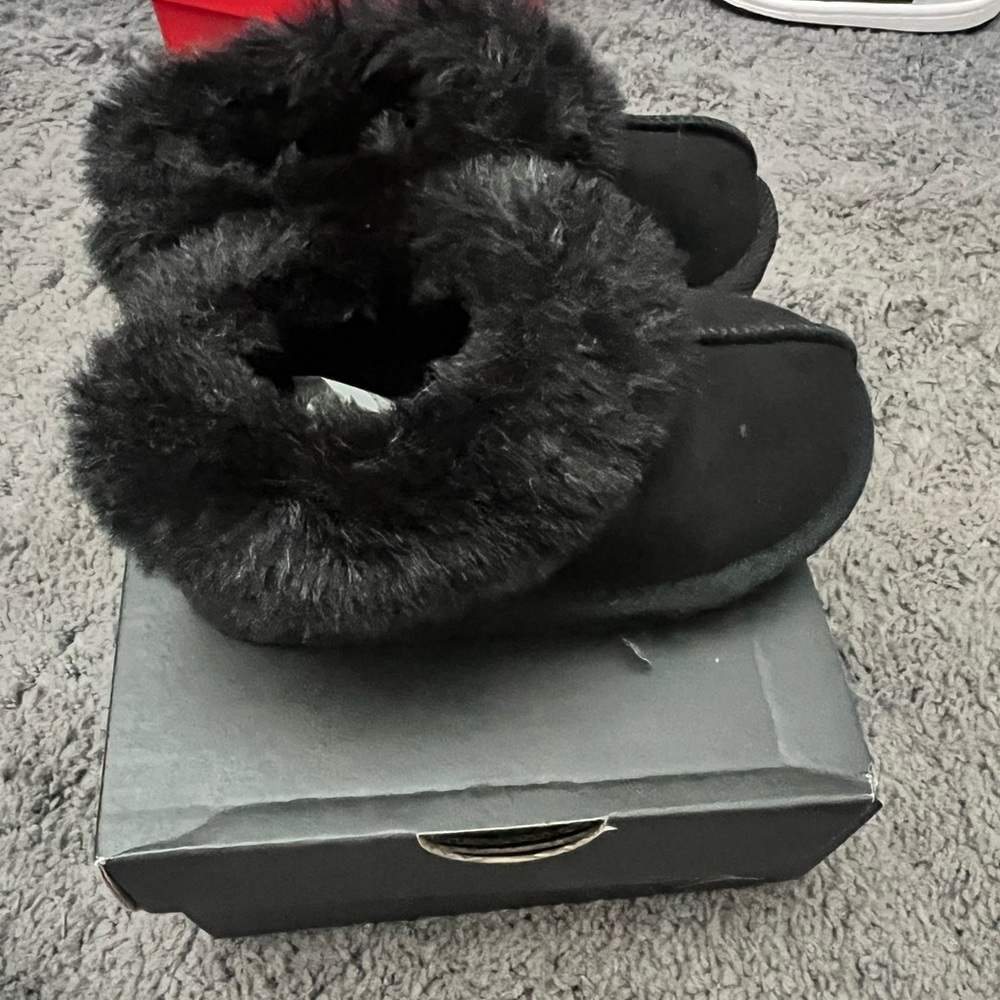 Toddler girl shoe/slipper